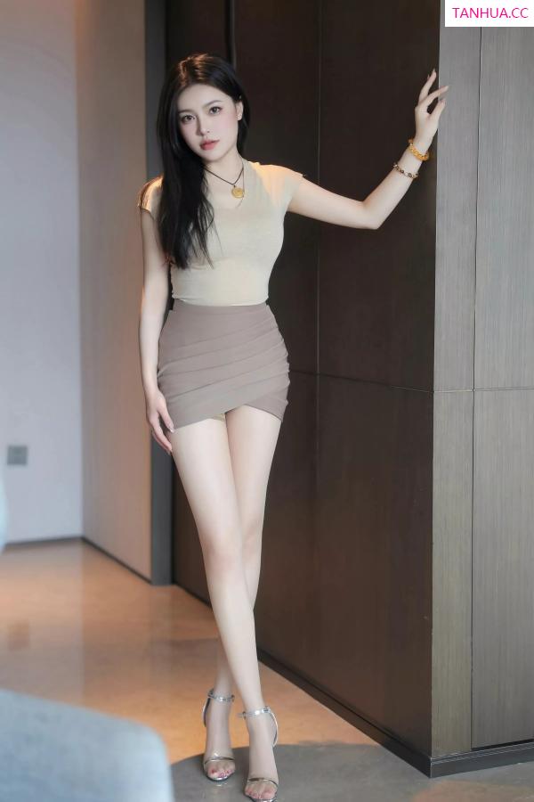   [XiuRen]高清写真图 2025.05.07 No.10240 萱静 激情互动第7张图片